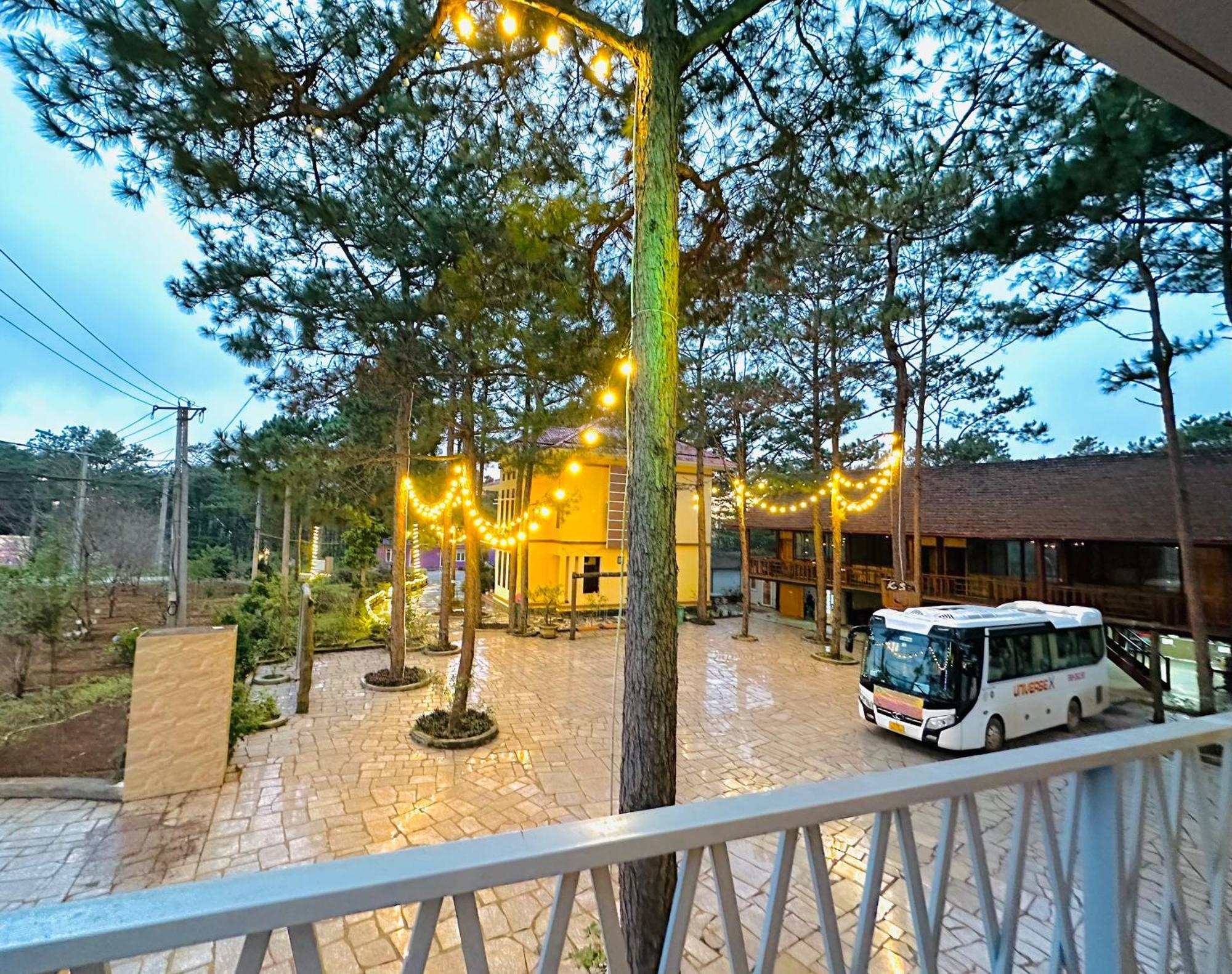 Henisi Homestay Mang Den Kon Von Kla Екстер'єр фото